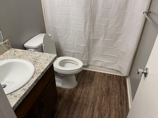 Building Photo - 2010 Bradford Ct