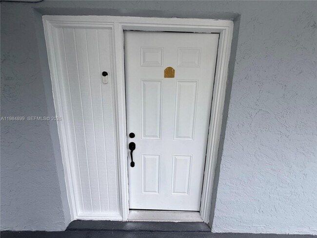 Building Photo - 9365 Fontainebleau Blvd