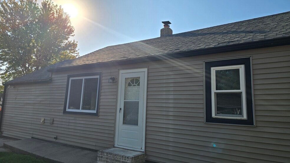 Building Photo - 405 Wilson Ave