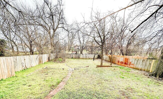 Building Photo - 2212 Doris Ave