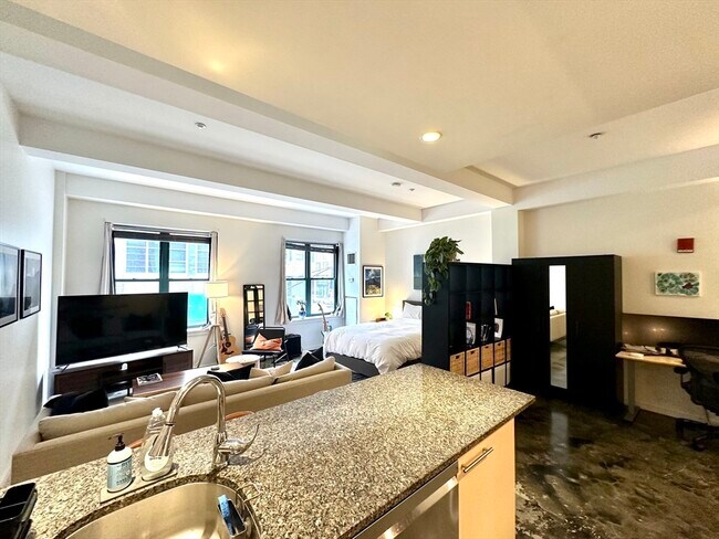 Building Photo - 40 Fay St