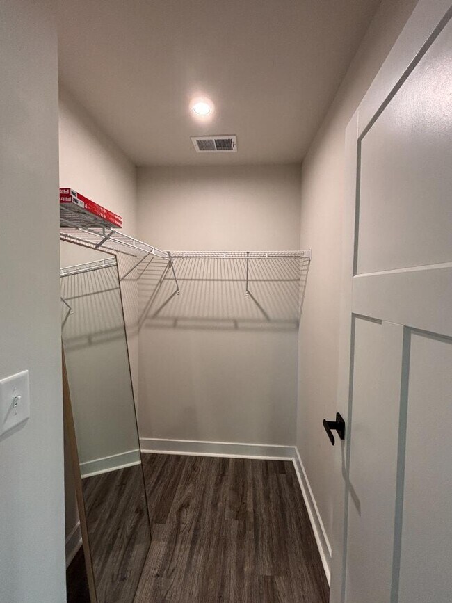 Building Photo - 300 Golan Cir