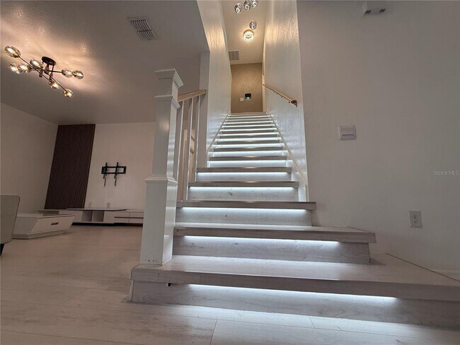 Building Photo - 2731 House Finch Rd