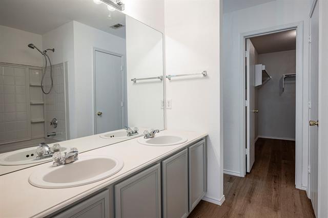 Building Photo - 8924 King Ranch Dr
