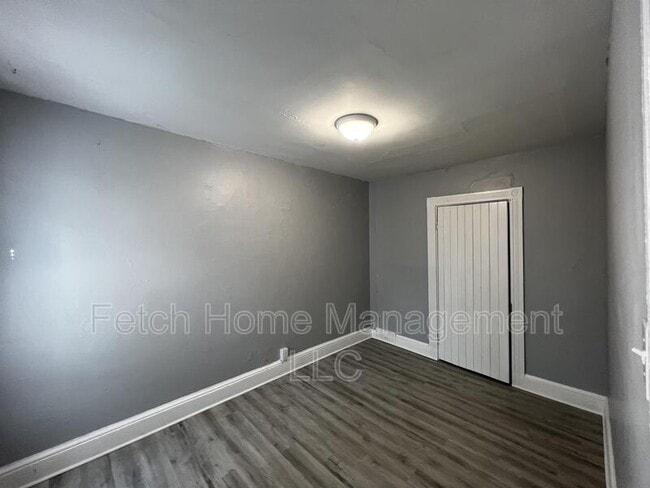 Building Photo - 538 Chester St