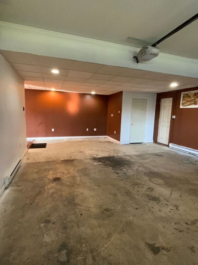 Building Photo - 125 S Market Ave