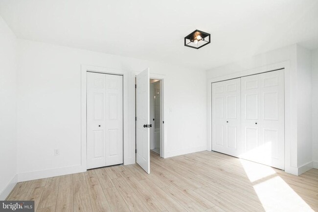 Building Photo - 448 Markle St