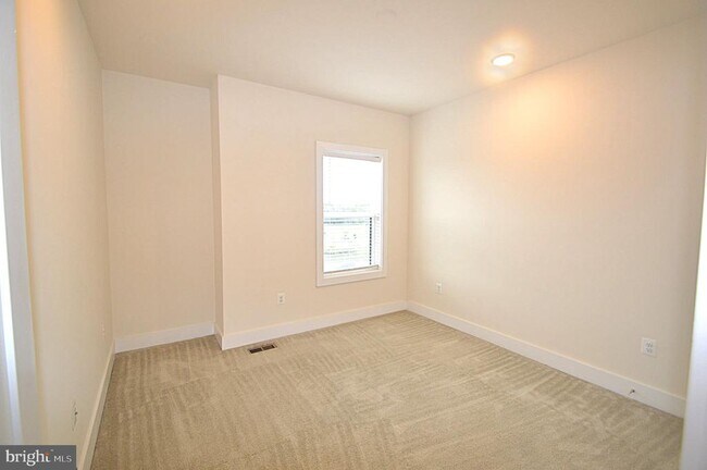 Building Photo - 44878 Tiverton Sq