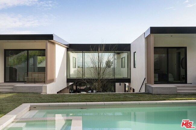 Building Photo - 5208 Sanchez Dr