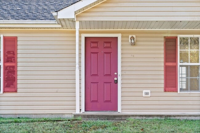 Building Photo - Dog Friendly Home For Rent Near Heritage Park!