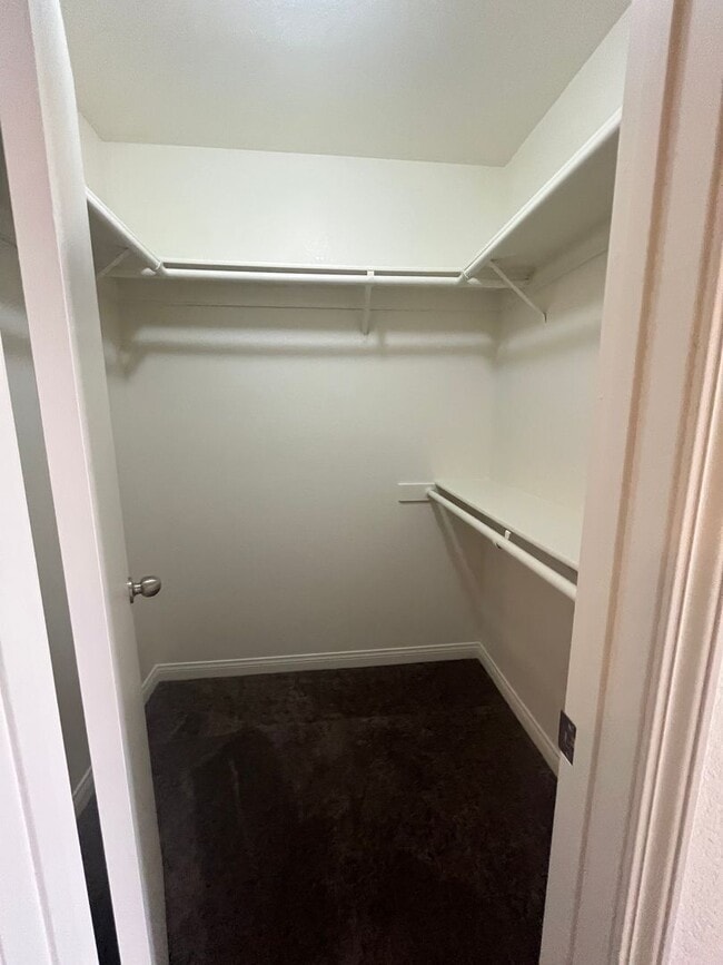 Building Photo - 007