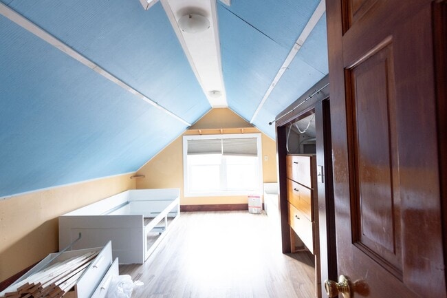 Building Photo - 4 Bedroom house conveniently located in Florence