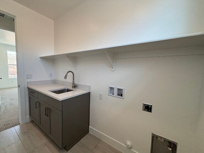 Building Photo - BRAND NEW 4 BEDROOM HOME OR RENT!