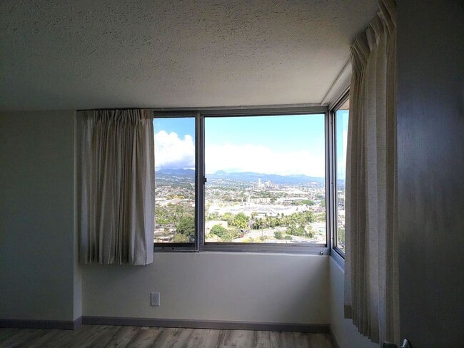 Building Photo - Century Park Plaza Condo - 1 bedroom, 1 bath, 1 parking - Avail 09/01/2026