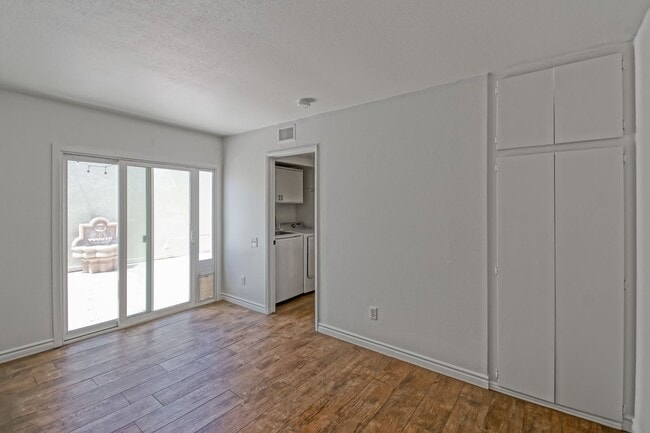 Building Photo - Bright & Spacious, 4BR3BA Home in the Private, Gated Community w/ 2 Pools, Clubhouse, Playground ...