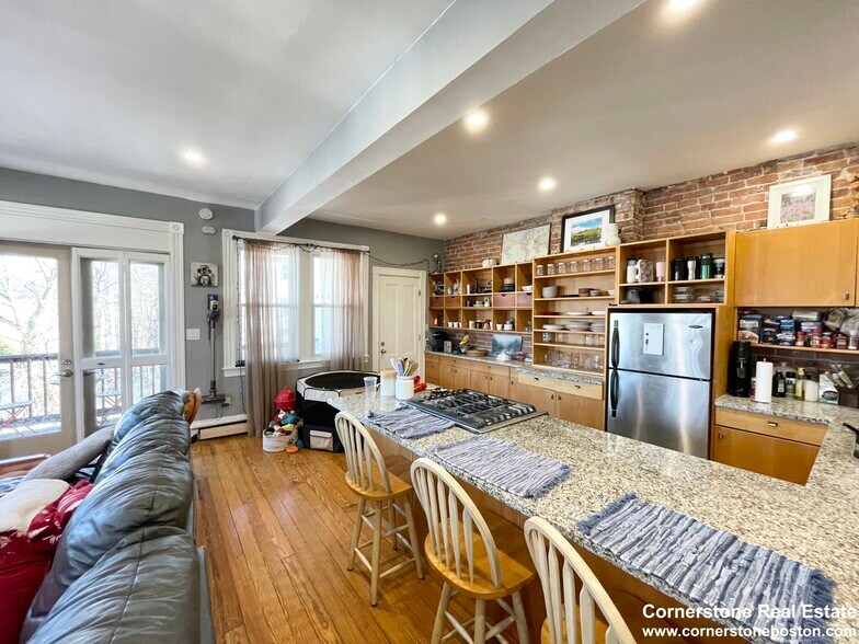 Building Photo - 18 Sunset St