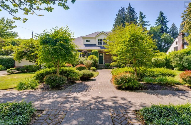 Building Photo - 616 SE Andover Pl