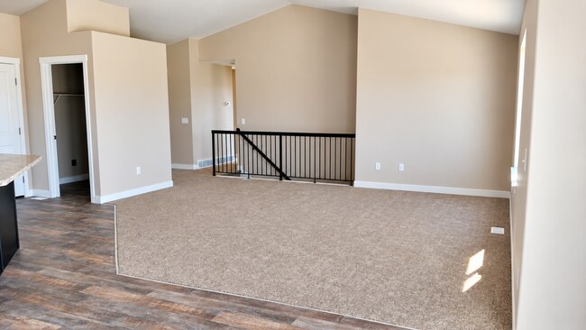Building Photo - 374 W Ruger Dr