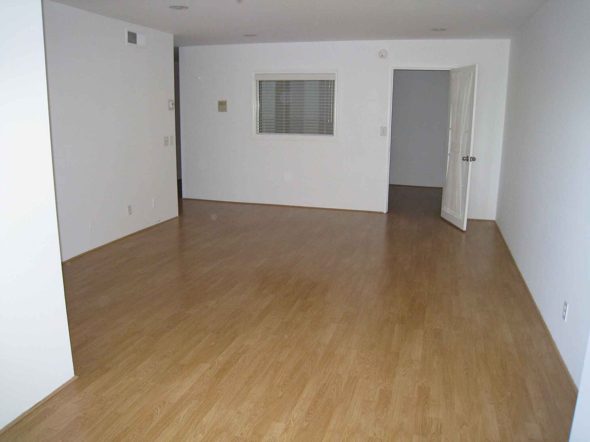second bedroom - 10747 Wilshire Blvd