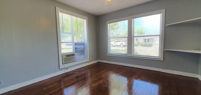 Building Photo - AFFORDABLE and Spacious 2 bedroom 1 bath Home AVAILABLE NOW