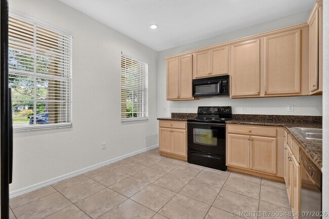 Building Photo - 158 W Thatch Palm Cir