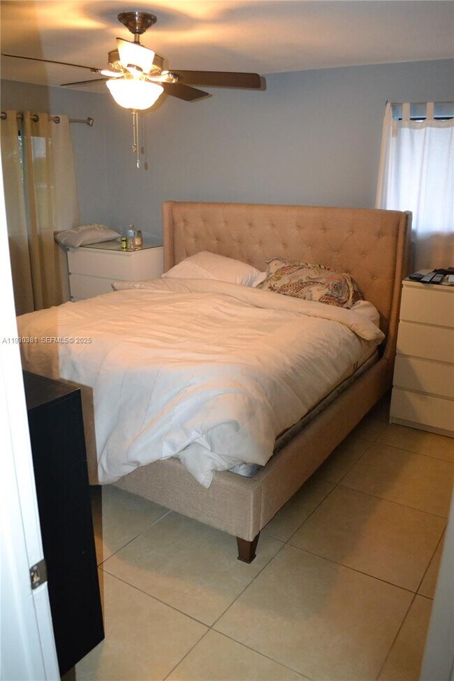 Building Photo - 9727 Hammocks Blvd