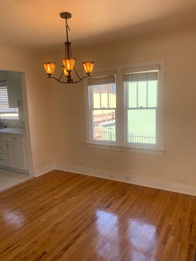 Building Photo - Fully gated Charming craftsman Two bedroom...