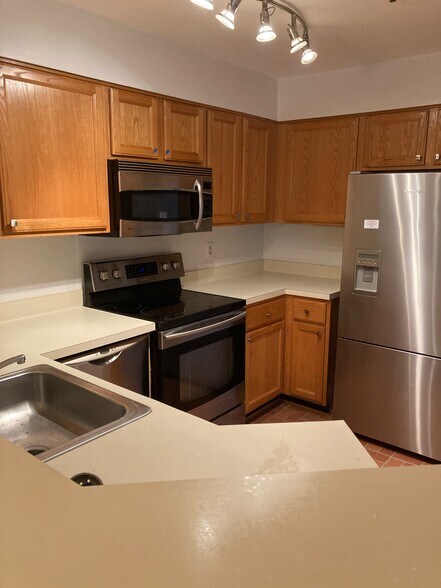 Kitchen Close up - 1100 Quaker Hill Dr
