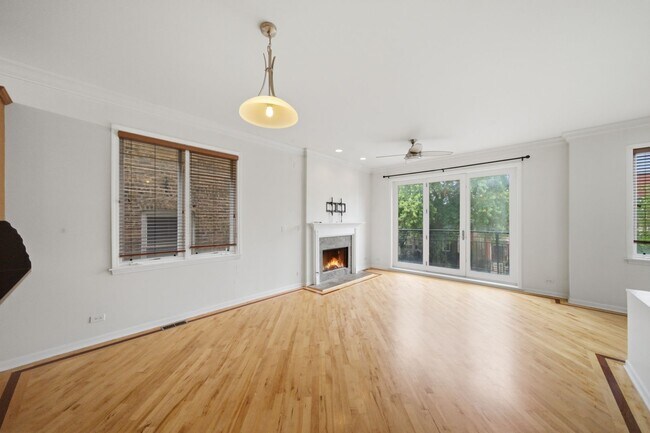 Building Photo - Beautiful and Spacious 2 bedroom, 2 Bathroom Located