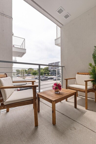 Building Photo - 5820 1/2 Cameron Road-SI FL2-ID1303392P