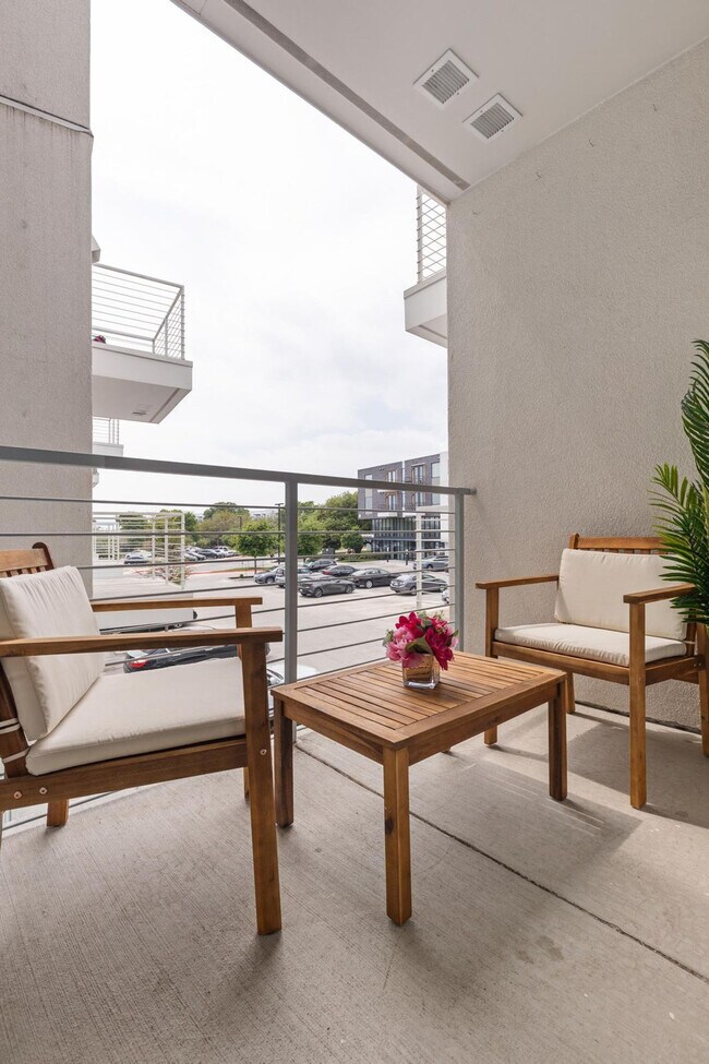 Building Photo - 5820 1/2 Cameron Rd