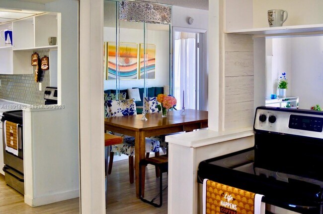 Building Photo - 2910 Point E Dr