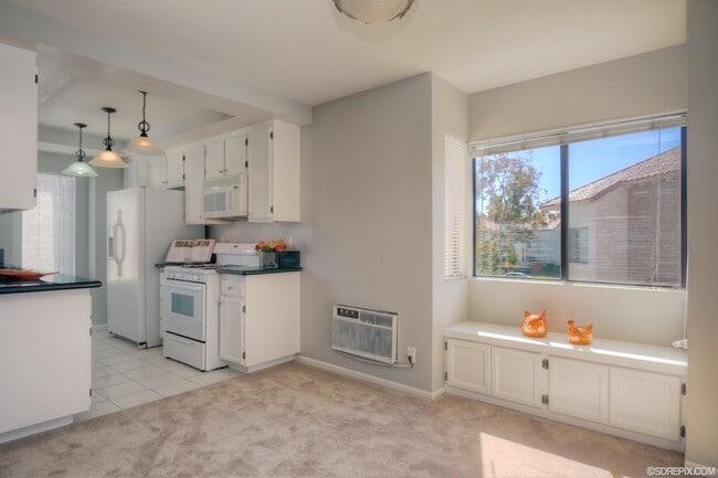 Building Photo - Upper level 2BR/2BA Condo for rent in Mira Mesa!