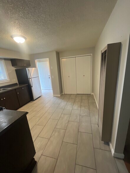 Building Photo - 13075 Avon Allen Rd