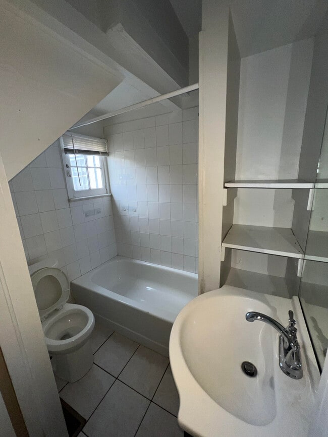 Bathroom - 1002 Lafayette Blvd