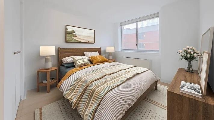 Building Photo - 438 W 37th St