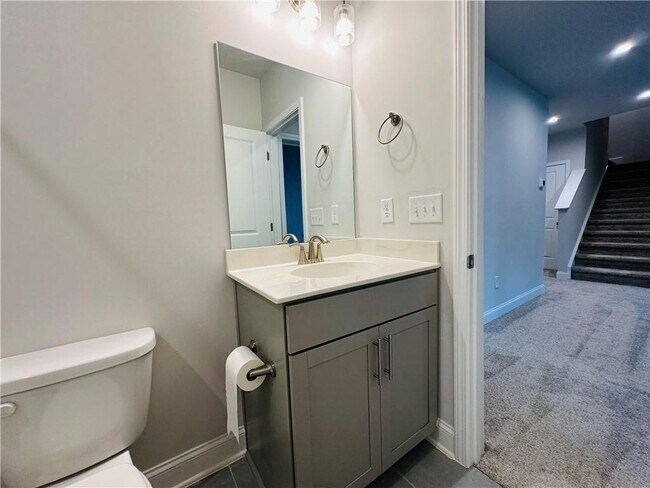 Building Photo - 4800 Sierra Creek Dr NE