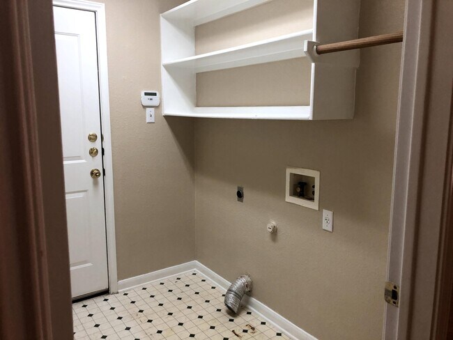 Building Photo - 13529 Anarosa Loop