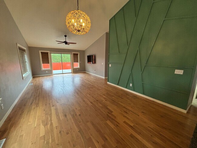 Building Photo - 1689 Aaron Dr