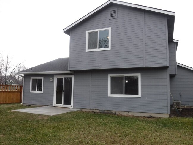 Building Photo - Charming Meridian home with 3 bed 2.5 bath and an office. Located in the Trailway Park Subdivisio...