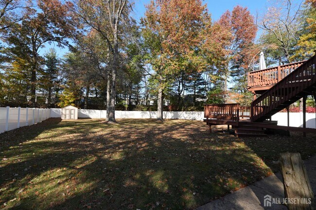 Building Photo - 1355 Axel Ave