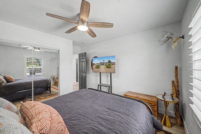 Building Photo - 5140 E Poinsettia Dr