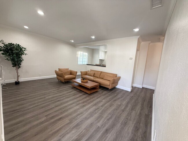 Building Photo - Secluded 3/2 in the heart of Sylmar