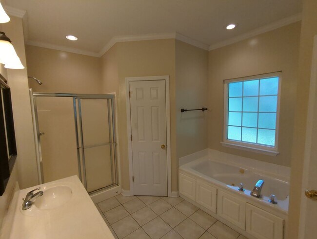 Building Photo - Nice Neighborhood in East Brainerd