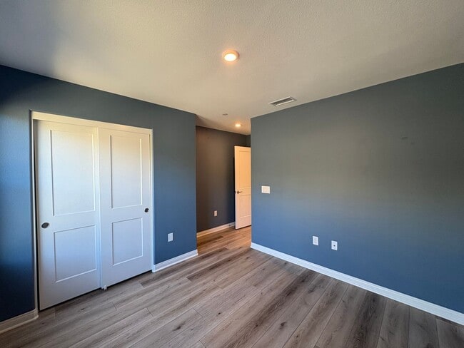 Building Photo - Modern Turn-Key Three-Story Townhome