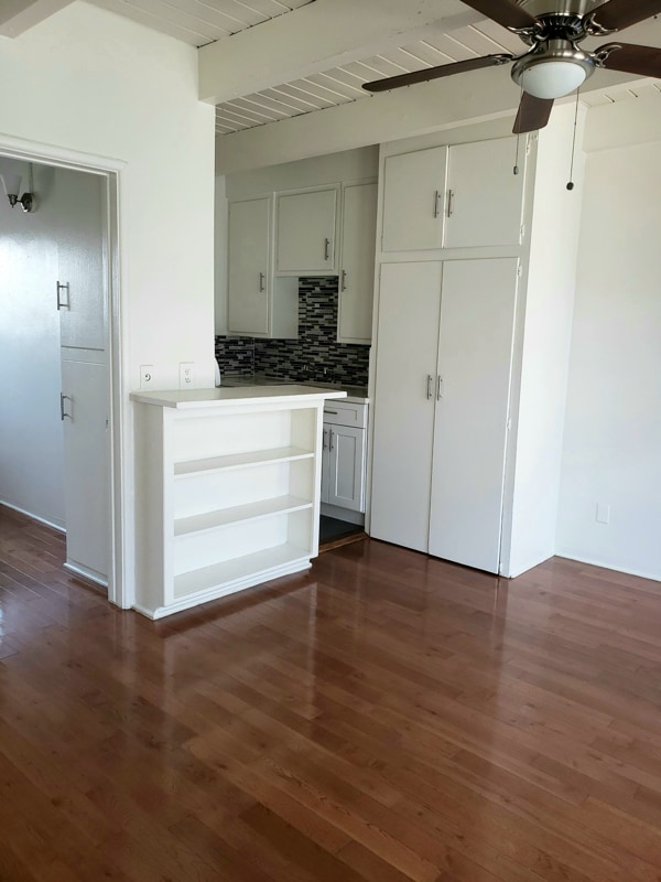 Building Photo - 1909 Beachwood Dr