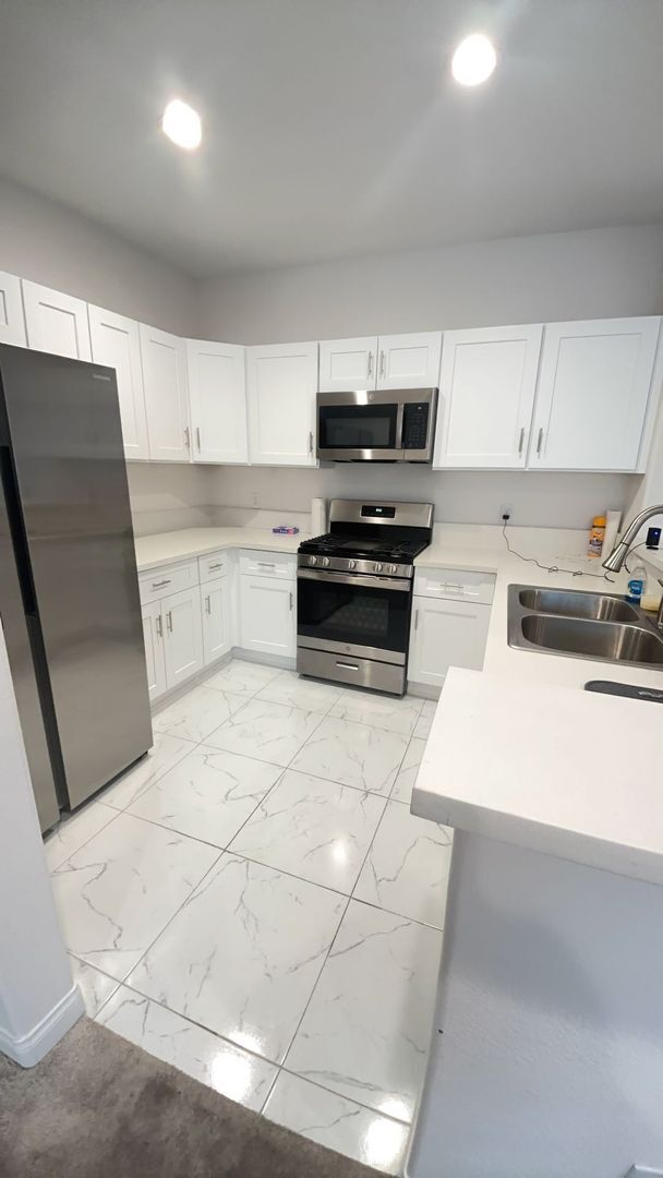 Building Photo - Pacific Legends East