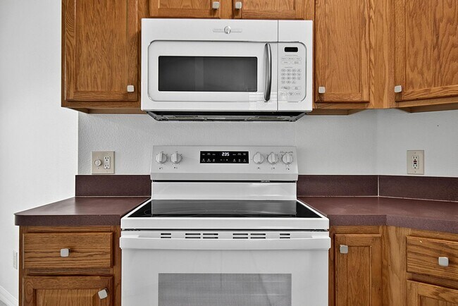 Building Photo - 15 Renmont Ct