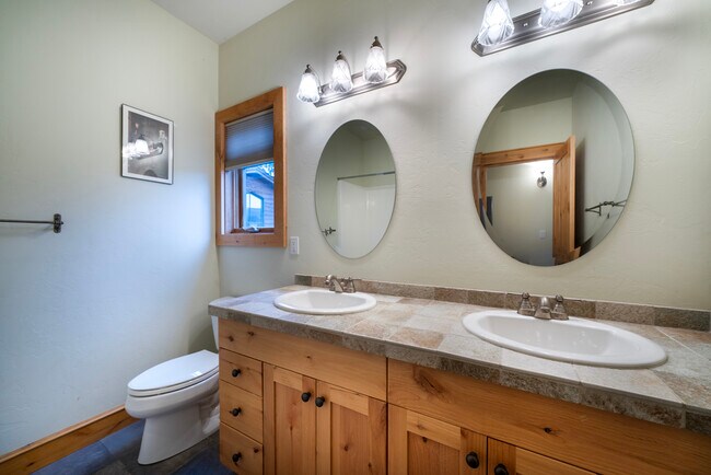 Building Photo - 150 Adams St