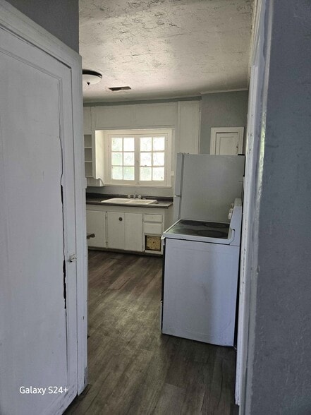 Building Photo - 1102 S Western St